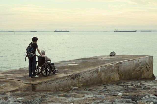 En (Joshua Tan) pieces together his family's past lest it be washed away by the tides of time.